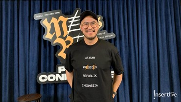 img-title Pandji Pragiwaksono Ajak Penonton Melek Politik Lewat Pertunjukan 'Mens Rea'