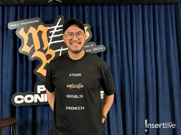 img-title Pandji Pragiwaksono Ajak Penonton Melek Politik Lewat Pertunjukan 'Mens Rea'