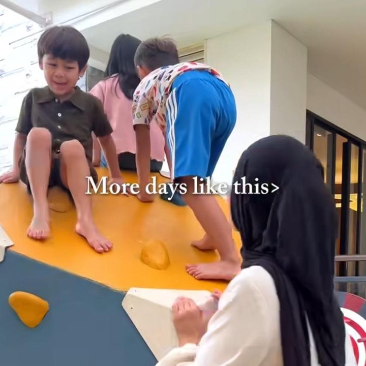 <p>Kabar tersebut diketahui langsung melalui video yang diunggah di akun Instagram pribadinya. Selain memperlihatkan setiap sudut villa yang tenang, Paula juga menyelipkan beberapa momen ketika menghabiskan waktu bersama kedua putranya. (Foto: Instagram@paula_verhoeven)</p>