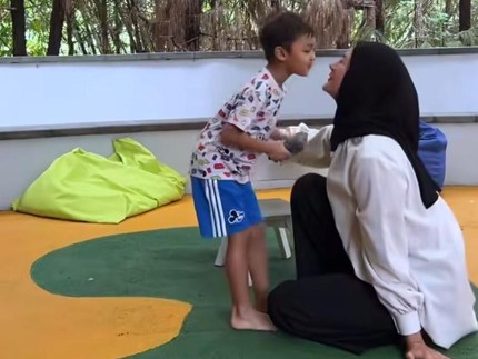 Kebahagian Paula Verhoeven Liburan Bareng Kiano dan Kenzo, Intip 5 Potretnya yang Penuh Tawa