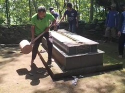 Makam Sunan Candramata Palsu di Situs Bedander Jombang Dibongkar