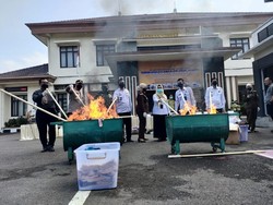 Sabu hingga Senjata Api Barbuk dari 109 Perkara di Probolinggo Dimusnahkan