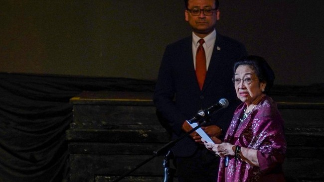 Ketua Umum PDIP, Megawati Soekarnoputri menyinggung polemik dugaan ijazah palsu yang tengah ramai baru-baru ini.