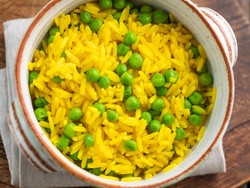 Resep Nasi Kuning Kacang Polong yang Praktis Pakai Rice Cooker