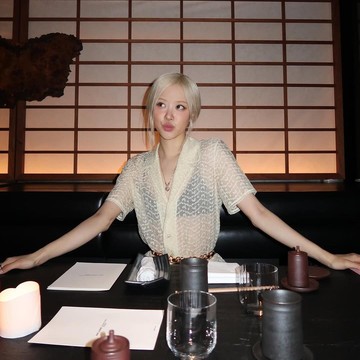 Trend Alert! Intip Gaya Kendall Jenner, Rose, sampai Gigi Hadid Pakai Outfit Warna Butter Yellow