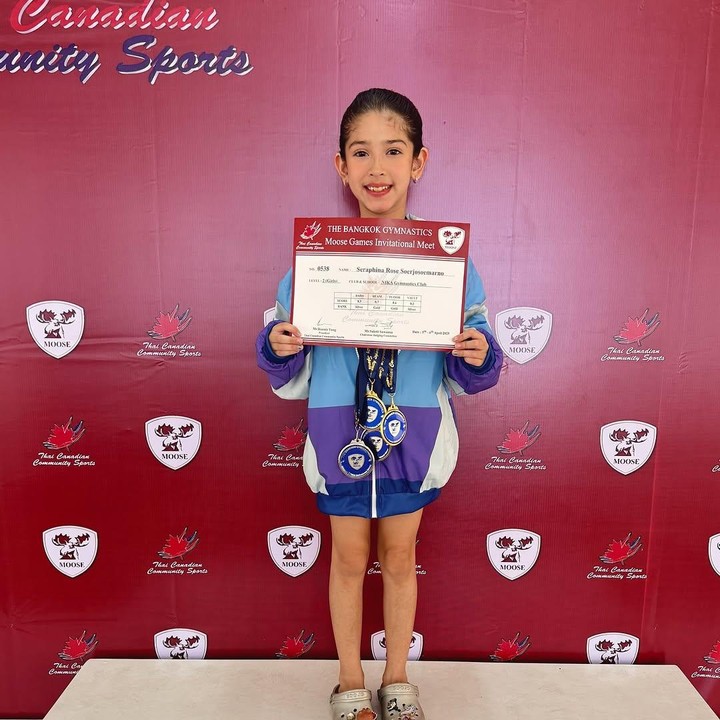 <p>Beberapa waktu lalu, Seraphina baru saja mengikuti kejuaraan The Bangkok Gymnastic Moose Games Invitational Meet di Thailand. Momen ini pun dibagikan langsung oleh Yasmine melalui laman Instagram-nya. (Foto: Instagram: @yaswilblood)</p>