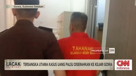 VIDEO: Tersangka Utama Kasus Uang Palsu Diserahkan ke Kejari Gowa