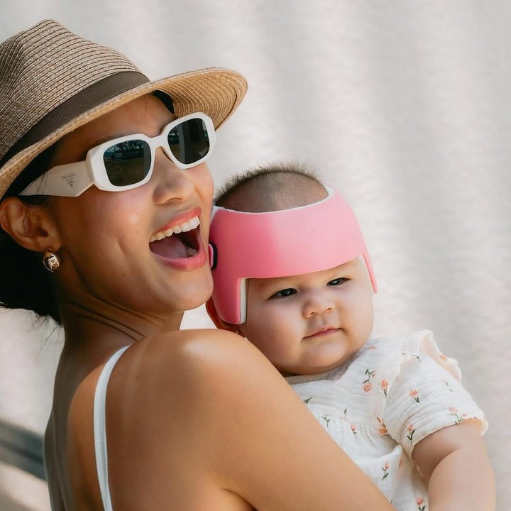 <p>Patricia sendiri kerap mengunggah potret kebersamaannya dengan Zoe melalui laman Instagram. Baru-baru ini, netizen pun dibuat penasaran dengan helm yang digunakan oleh Zoe. (Foto: Instagram: @patriciagouw)</p>