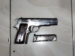 Simpan Senpi Ilegal di Rumah, WNA Iran Diciduk Polisi