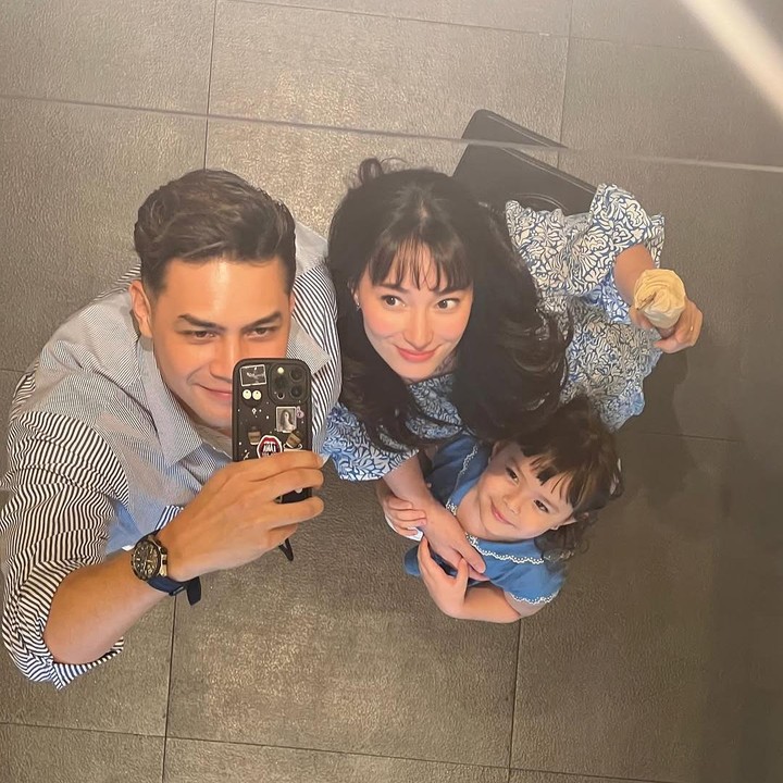 <p>Asmirandah sendiri kerap membagikan momen kebersamaannya dengan sang Bunda. Misalnya saja ketika berlibur maupun kala bermain di rumah. (Foto: Instagram: @asmirandah89)</p>