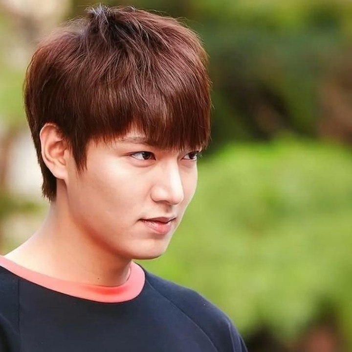 <p>Citra Lee Min Ho sebagai aktor tampan berkualitas mulai dilirik sejak ia membintangi drama <em>Boys over Flowers</em>. Kariernya pun semakin melejit dan mendapat pujian netizen saat ia memerankan Kim Tan di drama <em>The Heirs</em>, Bunda. (Foto: Instagram @actorleeminho)</p>