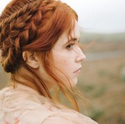 Praktis dan Stylish, Cari Tahu Tentang Gaya Rambut Milkmaid Braid yang Kembali Viral Yuk!