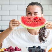 Mudah Ditemui, 7 Buah Ini Baik Dikonsumsi untuk Mencegah Penuaan Dini