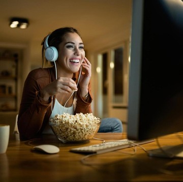 Film Komedi Romantis Netflix untuk Taurus, 5 Pilihan yang Bikin Ikutan Berbunga-bunga