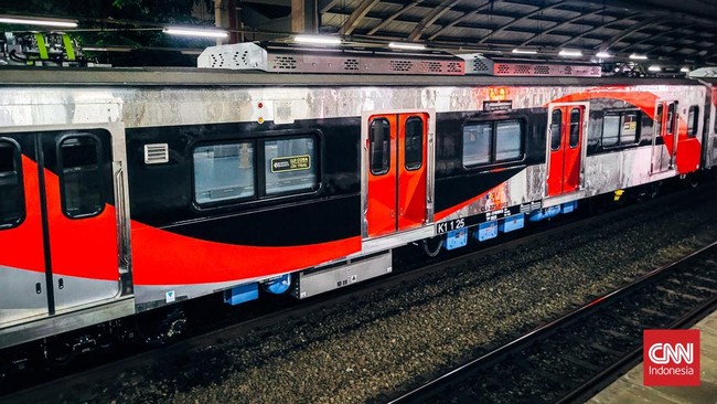 KRL BARU BUATAN PT INKA INI MULAI DIKIRIM DARI SOLO PADA RABU DINI HARI