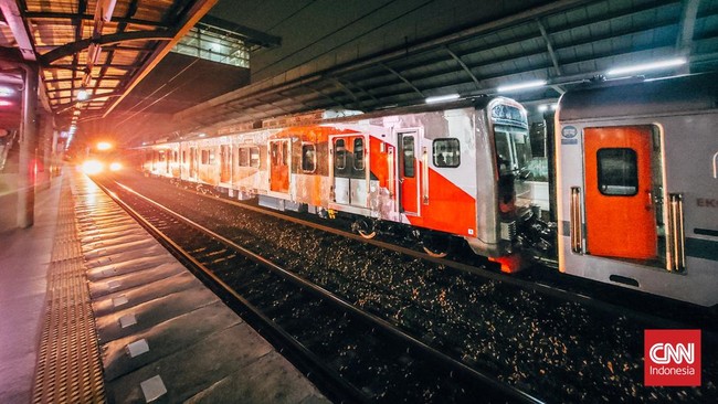 KRL BARU BUATAN PT INKA INI MULAI DIKIRIM DARI SOLO PADA RABU DINI HARI