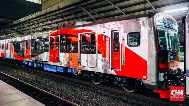 KRL BARU BUATAN PT INKA INI MULAI DIKIRIM DARI SOLO PADA RABU DINI HARI