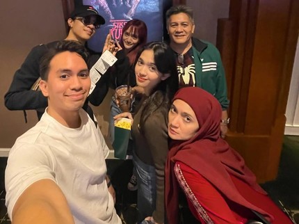 Potret 4 Anak Nia Paramitha yang Sudah Dewasa, Berkarier Jadi Aktor hingga Penyanyi