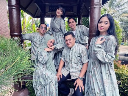 5 Potret Nia Paramitha dan 4 Anaknya, Terbaru Hadiri Premier Film Dibintangi Sang Putra
