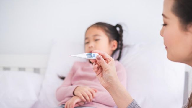 Cara Mengompres Anak Demam dengan Benar dan Ampuh