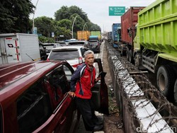 4.000 Truk Masuk Terminal NPCT 1, Arah Pelabuhan Priok Macet Parah