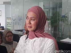 Paula Verhoeven Berurai Air Mata Cari Keadilan di Komisi Yudisial