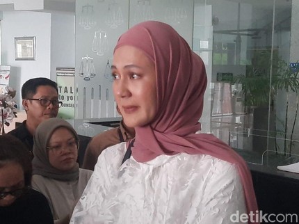 Tangis Paula Herhoeven Usai Cerai, Bantah Selingkuh hingga Adukan Dugaan Pelanggaran Etik Hakim ke KY