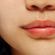 6 Cara Perawatan Bibir Kering Tanpa Lip Balm