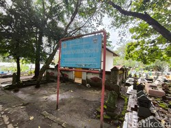 Menyusuri Situs Makam dan Sumur Pangeran Makdum Cirebon