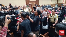 Sidang Hasto Ricuh, Simpatisan dan Polisi Saling Dorong