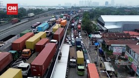 VIDEO: Ambulans Terjebak Kemacetan di Kawasan Priok