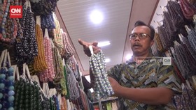 VIDEO: Perajin Manik-manik Tunda Ekspor ke Amerika Serikat