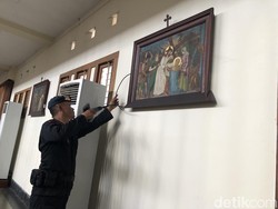 Tim Gegana Polda DIY Sterilisasi Gereja di Jogja Jelang Misa Kamis Putih