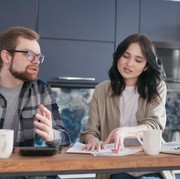 5 Alasan Mengapa Ekonomi Bisa Jadi Masalah yang Rumit dalam Hubungan