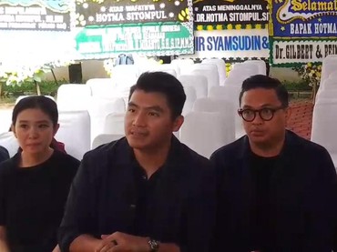 img-title Respons Anak Hotma Sitompul soal Kedatangan Desiree Tarigan dan Bams ke Rumah Duka
