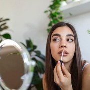 Zodiak Taurus Wajib Coba! Ini Warna-Warna Lipstick yang Cocok untuk Kamu