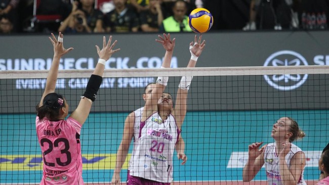 Tanpa diperkuat Megawati Hangestri Pertiwi, Gresik Petrokimia Pupuk Indonesia kalah 1-3 dari Jakarta Popsivo Polwan dalam laga final four Proliga, Jumat (18/4).