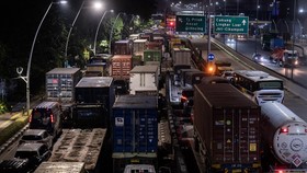 Pelindo Sebut Bongkar Muat 3 Kapal di Luar Jadwal Biang Macet Priok