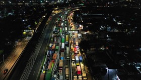 FOTO: Kemacetan Parah Imbas Antrean Truk di Pelabuhan Tanjung Priok