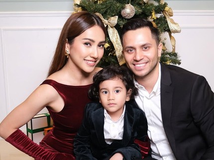 Vakum Main Sinetron, Intip 5 Potret Romantis Louise Anastasya dan Suami Bule