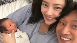 Son Dam Bi Bagikan Potret Bahagia dengan Anaknya yang Baru Lahir