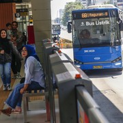 Peringati Hari Kartini, Penumpang Perempuan Gratis Naik Transjakarta, MRT, dan LRT Hari Ini