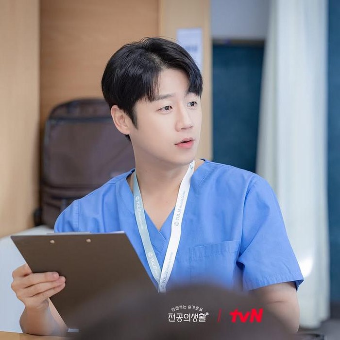 Jung Joon Won di Resident Playbook