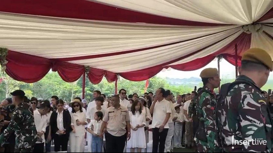 Potret Pemakaman Hotma Sitompul di San Diego Hills Potret Pemakaman Hotma Sitompul di San Diego Hills