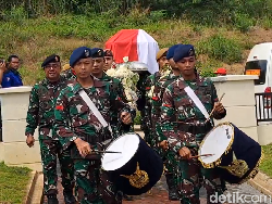 Mimpi Hotma Sitompoel Dimakamkan Secara Militer Terwujud