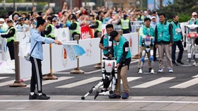 Pertama di Dunia, Puluhan Robot Humanoid Ikuti Lomba Maraton di China