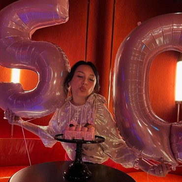 Gaya Tata Cahyani Mantan Tommy Soeharto Rayakan Ulang Tahun ke-50 yang Disorot