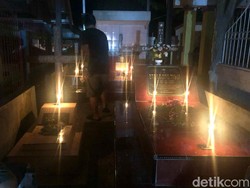 Malam Paskah di Palangka Raya: Doa, Semerbak Bunga dan Cahaya Lilin