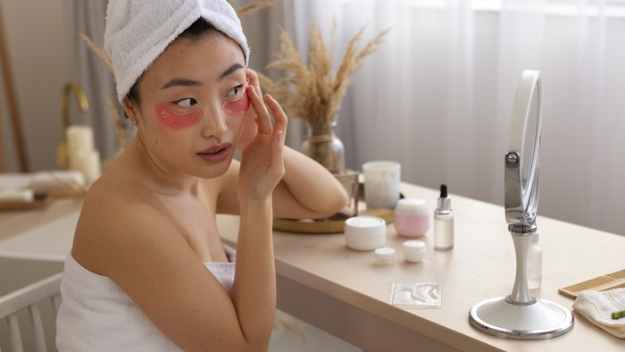 img-title Bikin Kulit Glowing Maksimal! Intip 4 Tren Kecantikan 2025 yang Perlu Kamu Tahu