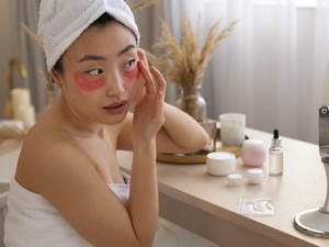 Bikin Kulit Glowing Maksimal! Intip 4 Tren Kecantikan 2025 yang Perlu Kamu Tahu